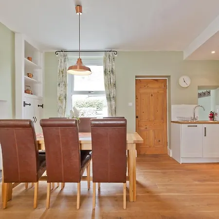 Semesterbostad Vine Tree *